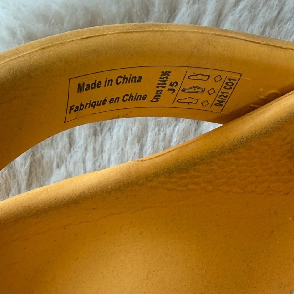 Crocs Sandals Water Shoes Slip On Clogs Rubber Kids Youth Size 5 Orange